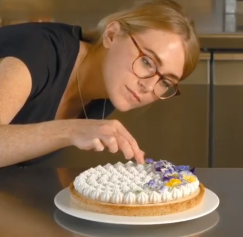 CHRISTINA LEOPOLD – @ADDICTEDTODATES: VEGAN CAKE, WITHOUT THE BAKE
